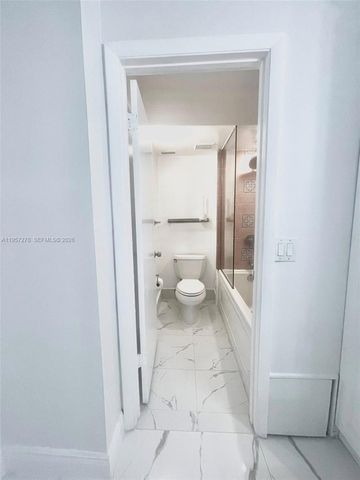 403 Lakeview Dr 106, Weston, FL 33326