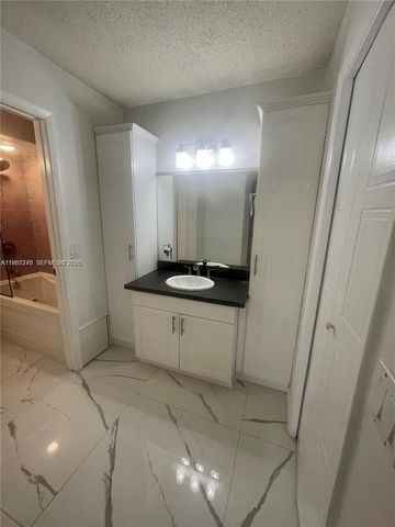 403 Lakeview Dr 106, Weston, FL 33326