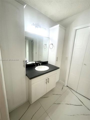 403 Lakeview Dr 106, Weston, FL 33326