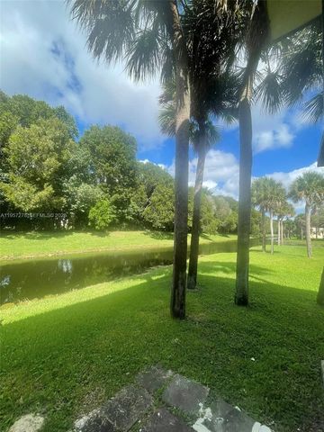 403 Lakeview Dr 106, Weston, FL 33326