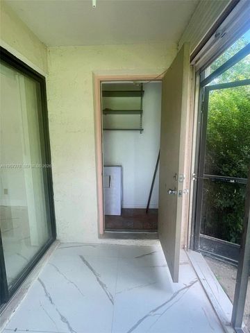 403 Lakeview Dr 106, Weston, FL 33326