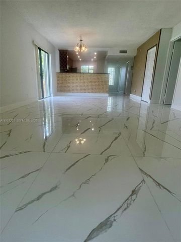 403 Lakeview Dr 106, Weston, FL 33326