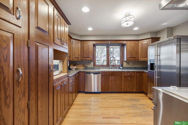 1725 S 76 Avenue, Omaha, NE 68124