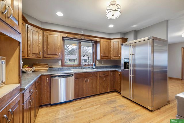 1725 S 76 Avenue, Omaha, NE 68124