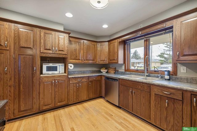 1725 S 76 Avenue, Omaha, NE 68124