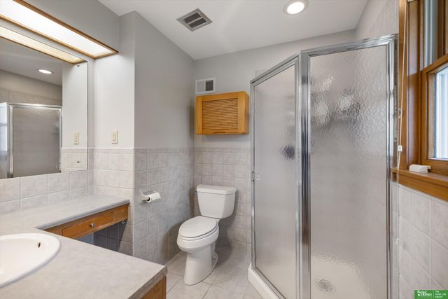 1725 S 76 Avenue, Omaha, NE 68124