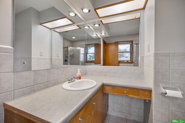 1725 S 76 Avenue, Omaha, NE 68124