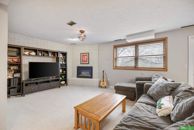 1725 S 76 Avenue, Omaha, NE 68124