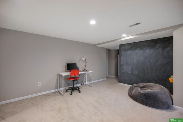 1725 S 76 Avenue, Omaha, NE 68124