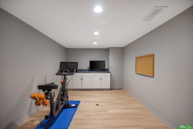 1725 S 76 Avenue, Omaha, NE 68124