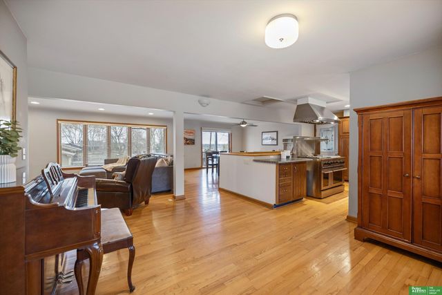 1725 S 76 Avenue, Omaha, NE 68124