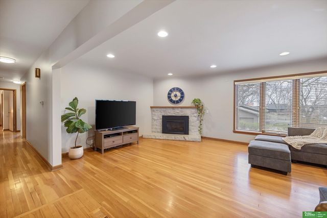 1725 S 76 Avenue, Omaha, NE 68124