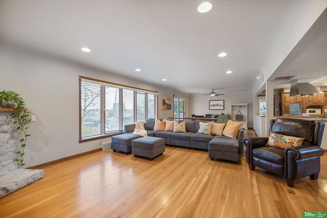 1725 S 76 Avenue, Omaha, NE 68124