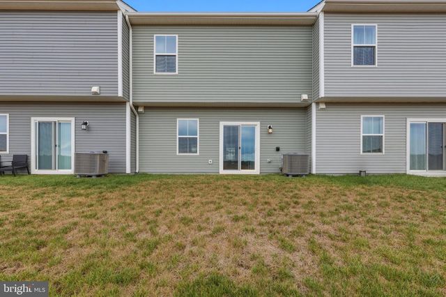 16 NIGHT STAR TER, Kearneysville, WV 25430