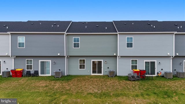 16 NIGHT STAR TER, Kearneysville, WV 25430