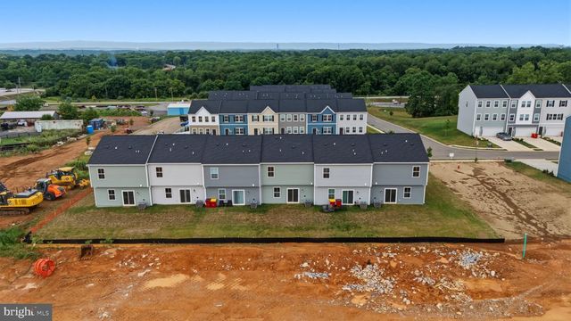 16 NIGHT STAR TER, Kearneysville, WV 25430