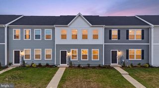 16 NIGHT STAR TER, Kearneysville, WV 25430
