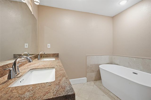 7706 Chantilly Circle, Galveston, TX 77551