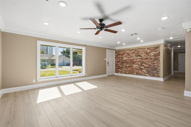 7706 Chantilly Circle, Galveston, TX 77551