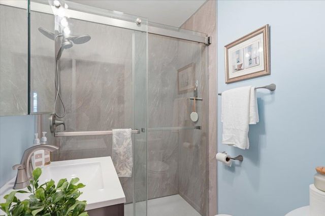 51 Cayuga Court, Burlington, VT 05408