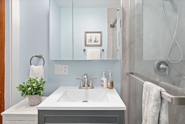 51 Cayuga Court, Burlington, VT 05408