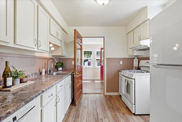 51 Cayuga Court, Burlington, VT 05408