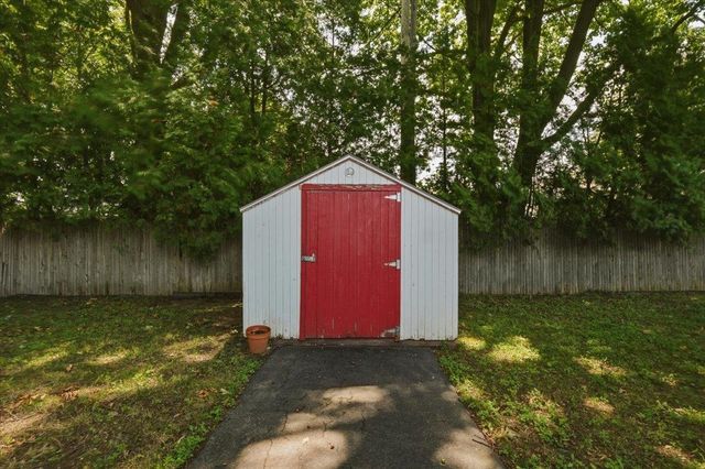 51 Cayuga Court, Burlington, VT 05408
