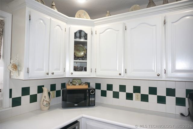 906 N 14 Street, Henryetta, OK 74437