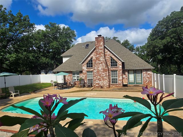 906 N 14 Street, Henryetta, OK 74437