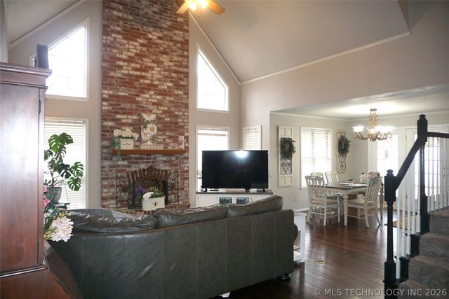 906 N 14 Street, Henryetta, OK 74437