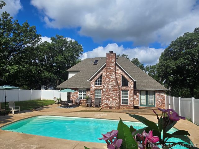 906 N 14 Street, Henryetta, OK 74437