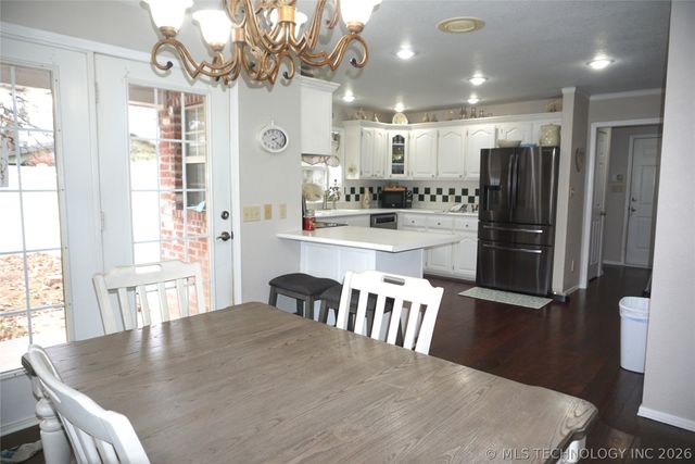 906 N 14 Street, Henryetta, OK 74437