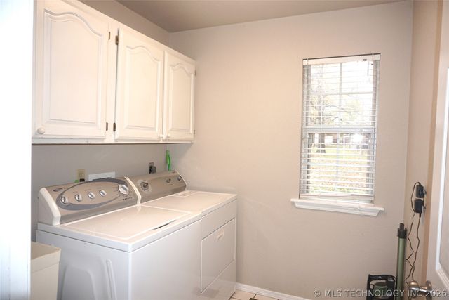 906 N 14 Street, Henryetta, OK 74437