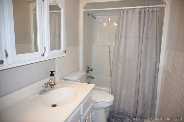 906 N 14 Street, Henryetta, OK 74437