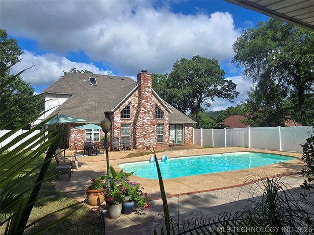 906 N 14 Street, Henryetta, OK 74437
