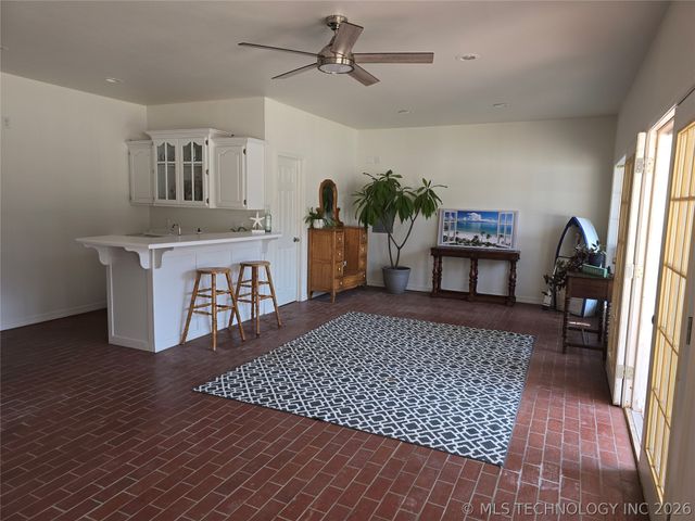 906 N 14 Street, Henryetta, OK 74437