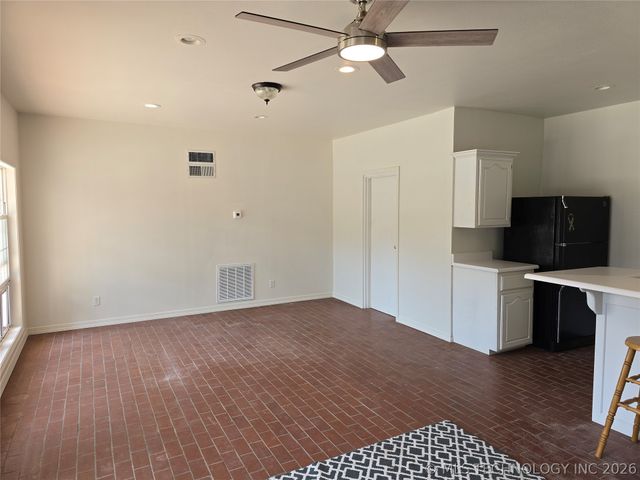 906 N 14 Street, Henryetta, OK 74437