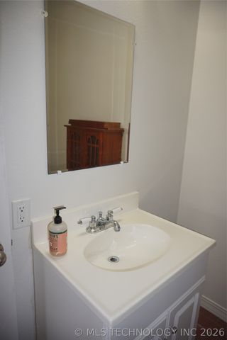 906 N 14 Street, Henryetta, OK 74437