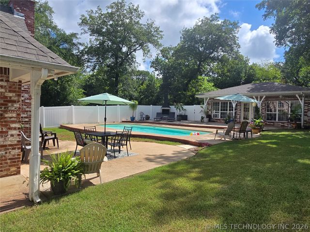 906 N 14 Street, Henryetta, OK 74437