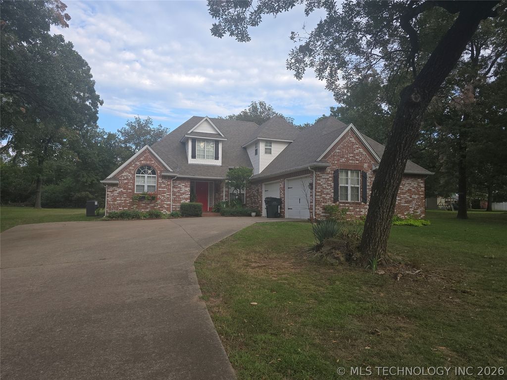 906 N 14 Street, Henryetta, OK 74437