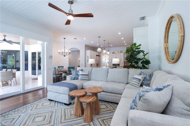 678 11th AVE S, Naples, FL 34102