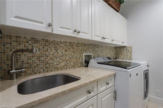 678 11th AVE S, Naples, FL 34102