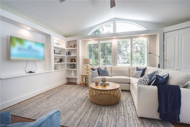 678 11th AVE S, Naples, FL 34102