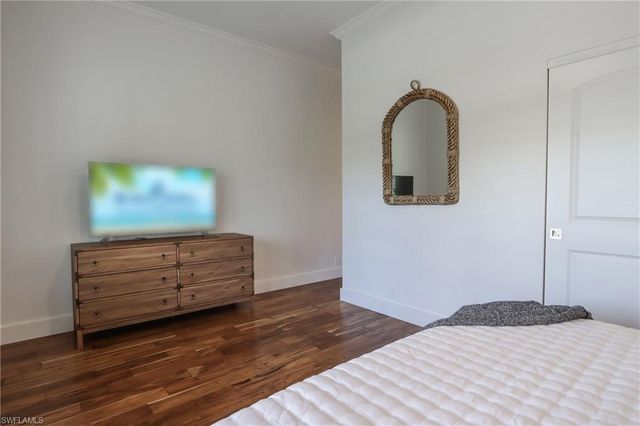 678 11th AVE S, Naples, FL 34102