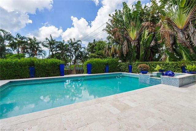 678 11th AVE S, Naples, FL 34102