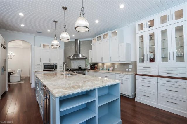 678 11th AVE S, Naples, FL 34102