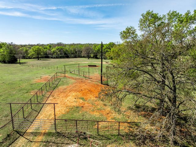 3713 County Road 386, Marquez, TX 77865