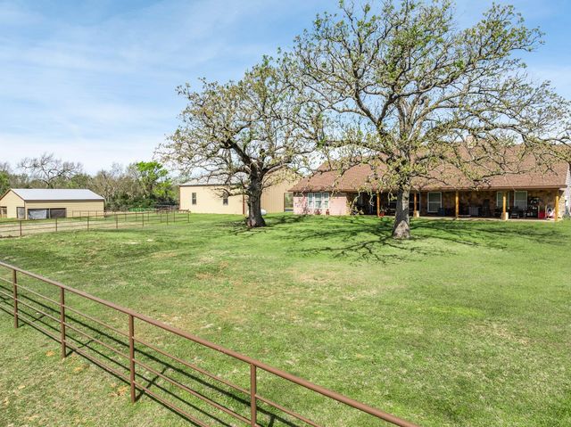 3713 County Road 386, Marquez, TX 77865