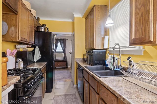 19040 Jeanette Street, Southfield, MI 48075