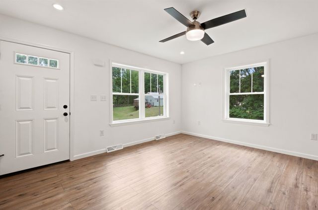 28 Cottage Place, Ashland, NH 03217